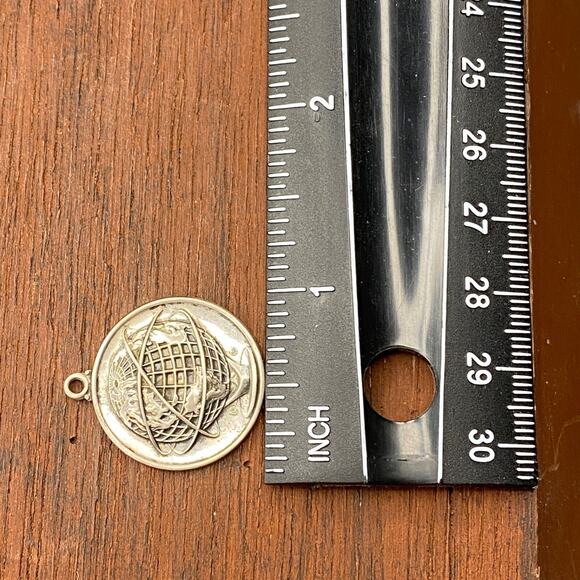 Vintage cWc 925 Sterling Silver "New York World Fair 1964-1965" Pendant Charm - Picture 3 of 3